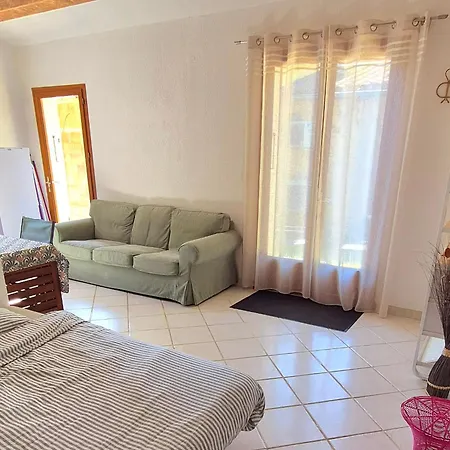 Holiday home Maison Independante Avec Jardin, De 26m2 Equipe Avec Climatisation Reversible